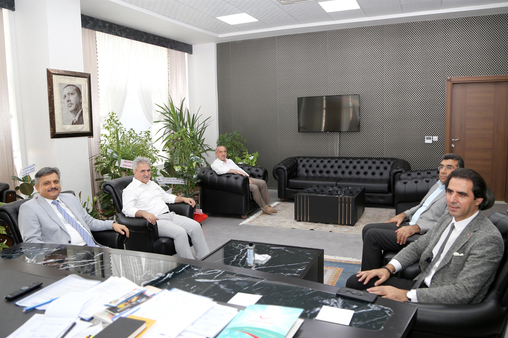 Rektörümüz Prof. Dr. Nihat Şındak’tan Siirt İl Milli Eğitim Müdürü İlhan Saz’a Hayırlı Olsun Ziyareti